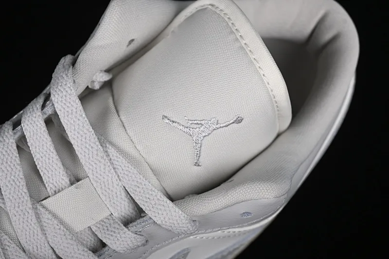 All categories Air Jordan Jordan series basketball shoes Air Jordan 1 Low G version pure original Air Jordan 1 Low AJ1 Joe 1 white gray low-top cultural casual sneakers DC0774-103